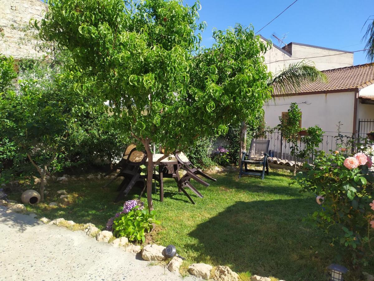 Il Giardino Dei Semplici B&B Caulonia Bagian luar foto